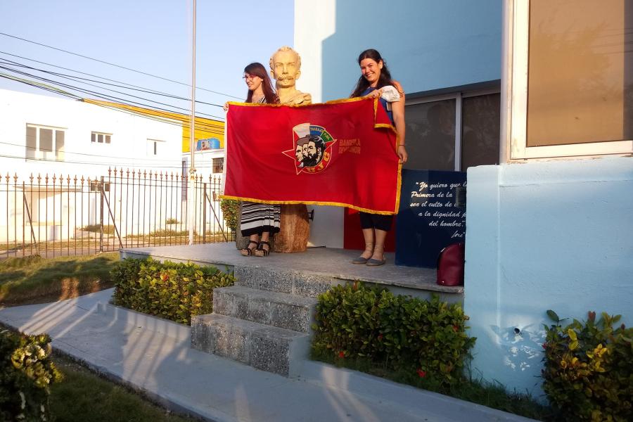  Entrega de la bandera de honor 60 Aniversario de la UJC a la Fiscalía General de la República 
